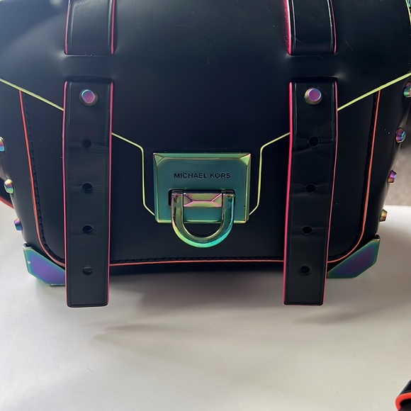 MICHAEL KORS MANHATTAN SMALL NEON COLORED CROSSBODY - Picture 2 of 12